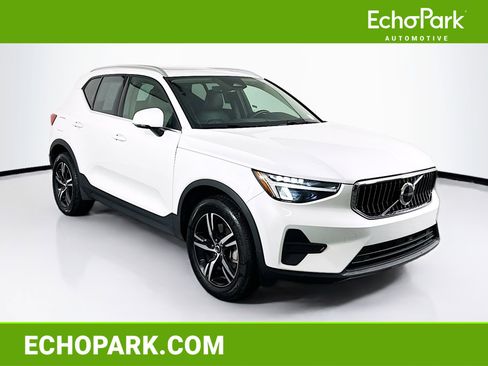 Used 2025 Volvo XC40 B5 Core AWD/4WD image 1
