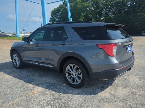 Certified 2022 Ford Explorer XLT w/ Equipment Group 202A RWD image 5