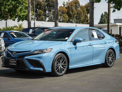 Used 2024 Toyota Camry SE w/ Cold Weather Package FWD image 3