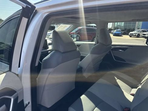 Used 2020 Toyota RAV4 Limited FWD image 25