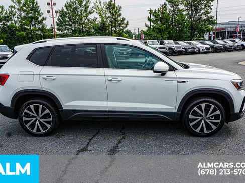 Used 2024 Volkswagen Taos SE FWD image 9