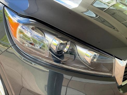 Used 2020 Kia Sorento LX FWD image 31