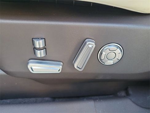 Certified 2024 Lincoln Nautilus Black Label image 11