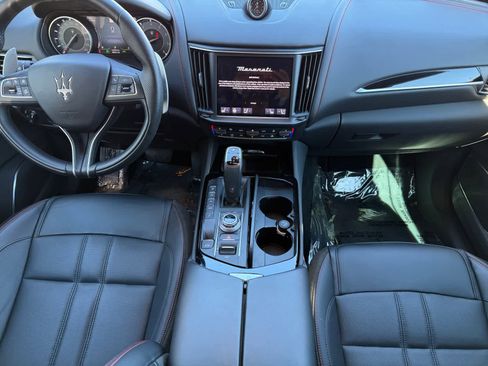 Used 2024 Maserati Levante GT Ultima image 5