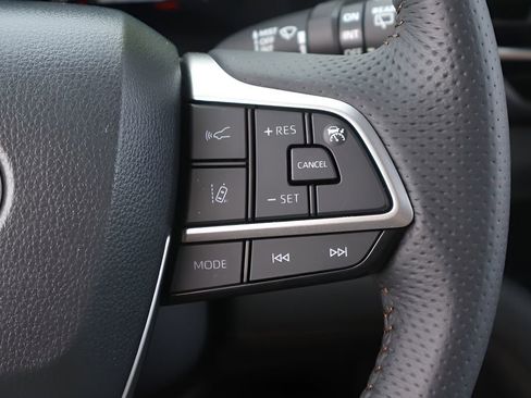 Used 2025 Toyota Sienna Limited FWD image 22