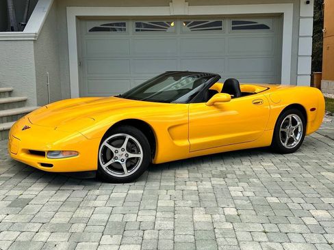Used 2004 Chevrolet Corvette Convertible w/ Preferred Equipment Group RWD image 2