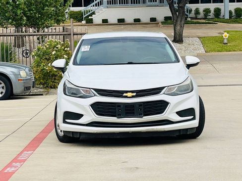 Used 2016 Chevrolet Cruze LT FWD image 2