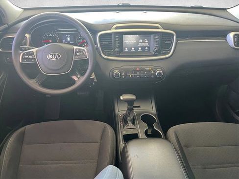 Used 2019 Kia Sorento L image 11