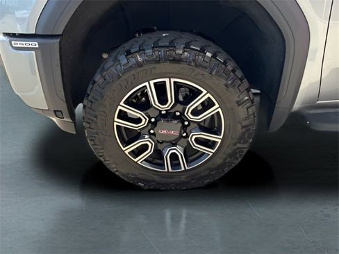 Used 2025 GMC Sierra 2500 AT4 w/ AT4 Premium Plus Package image 4