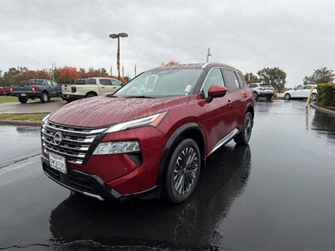 Used 2025 Nissan Rogue Platinum w/ Tech Package image 1