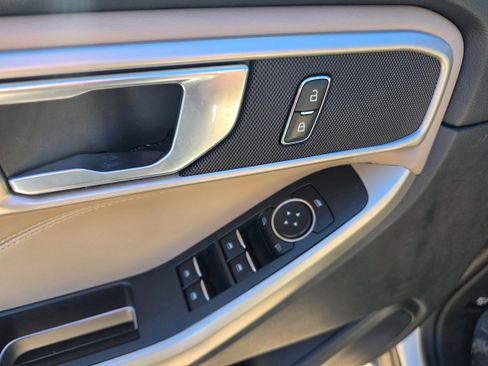 Used 2023 Ford Explorer XLT w/ Equipment Group 202A image 7