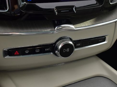 Used 2023 Volvo XC60 T8 Plus w/ Climate Package image 19