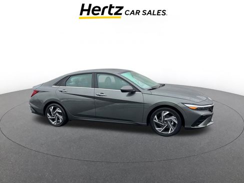 Used 2025 Hyundai Elantra SEL image 1