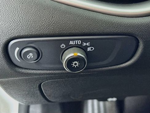 Used 2025 Chevrolet Malibu LT FWD image 21