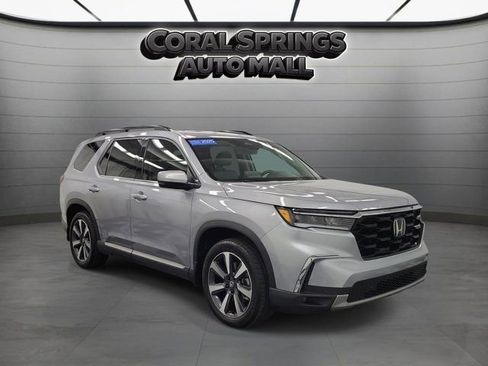 Used 2025 Honda Pilot Touring image 1