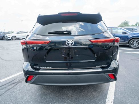Used 2023 Toyota Highlander XLE AWD/4WD image 5
