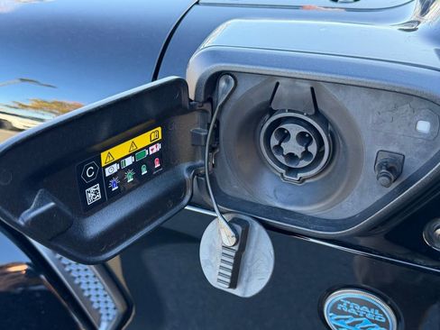 Used 2025 Jeep Wrangler Unlimited Sahara w/ Safety Group image 18