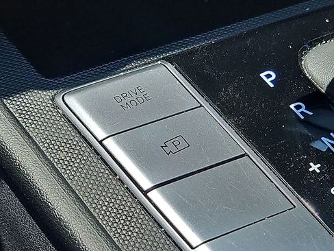 Used 2024 Hyundai Elantra SE FWD image 24