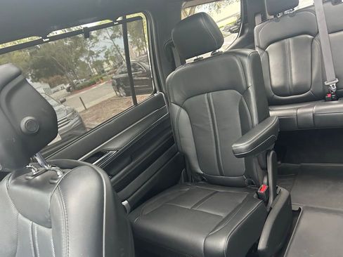 Used 2022 Jeep Wagoneer Series III image 12