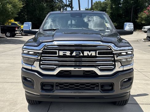 Used 2025 RAM 2500 Laramie AWD/4WD image 3