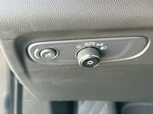 Used 2023 Buick Envision Essence FWD image 10
