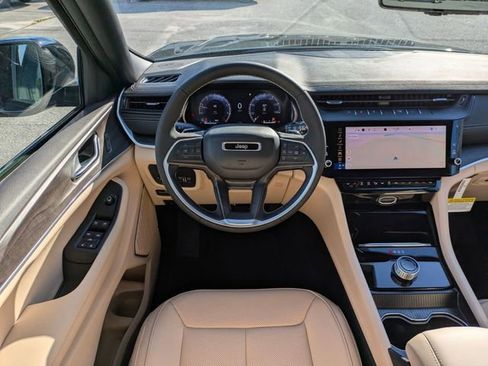 New 2026 Jeep Grand Cherokee Limited w/ Luxury Tech Group II RWD image 30