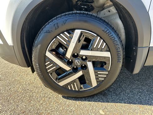 Used 2026 Nissan Kicks SV image 11