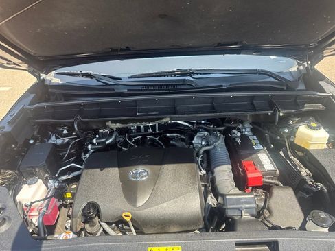 Used 2022 Toyota Highlander XLE AWD/4WD image 36