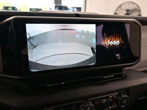 Used 2025 Jeep Wrangler Unlimited Sport AWD/4WD image 17