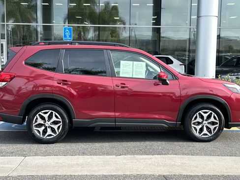 Used 2023 Subaru Forester Premium image 3