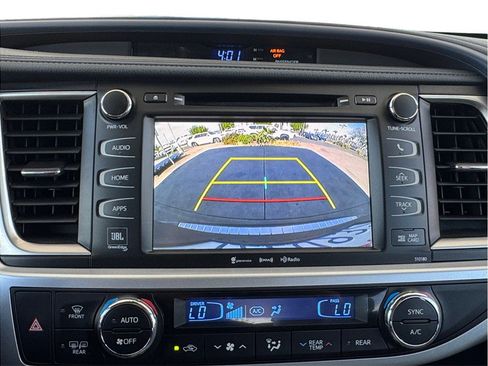 Used 2017 Toyota Highlander Limited image 17