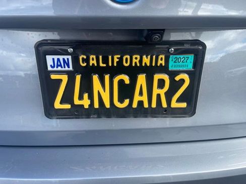 Used 2023 BMW 530e w/ Executive Package image 2