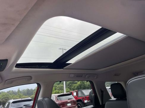 Used 2022 Nissan Pathfinder SL w/ SL Premium Package FWD image 18
