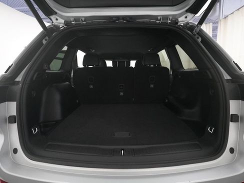 Used 2025 Jeep Grand Cherokee Altitude AWD/4WD image 10