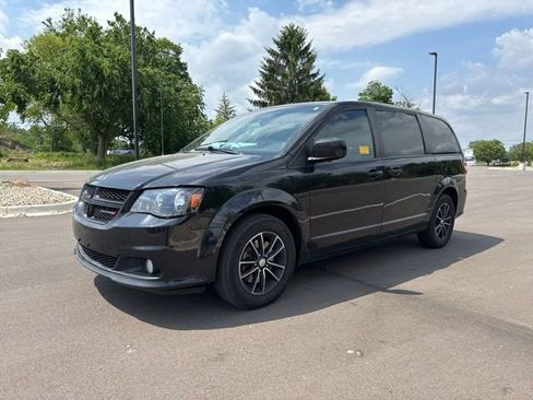 Used 2018 Dodge Grand Caravan SE FWD image 1