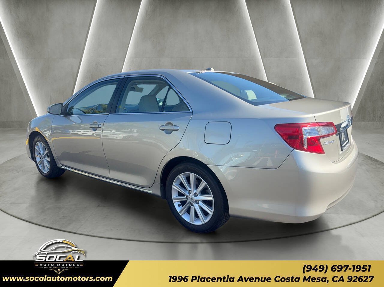 Used 2014 Toyota Camry XLE w/ Leather Package FWD image 3