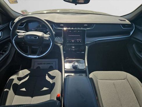 Certified 2024 Jeep Grand Cherokee Laredo X image 10