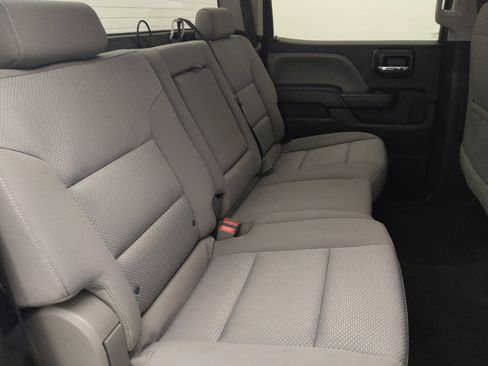 Used 2018 Chevrolet Silverado 1500 Custom w/ Custom Value Package image 19