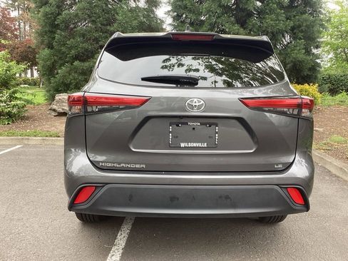 Used 2023 Toyota Highlander LE FWD image 20