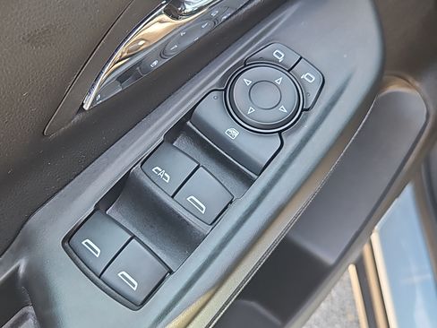 Used 2023 Chevrolet Bolt LT w/ Infotainment Package FWD image 20