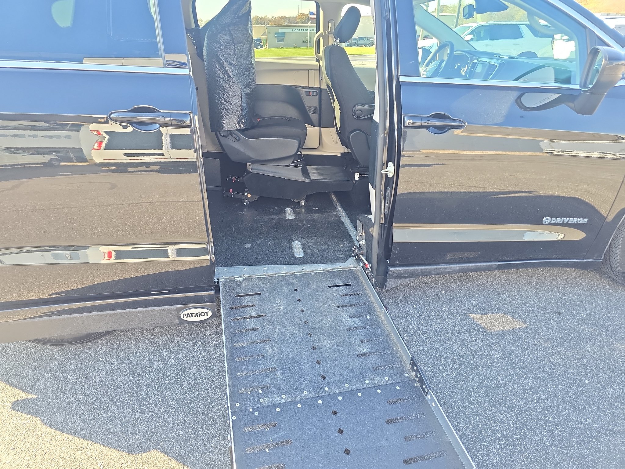 Used 2023 Chrysler Voyager LX FWD image 20