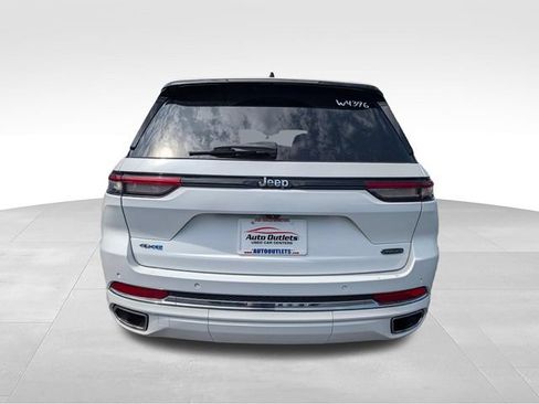 Used 2023 Jeep Grand Cherokee Overland AWD/4WD image 6