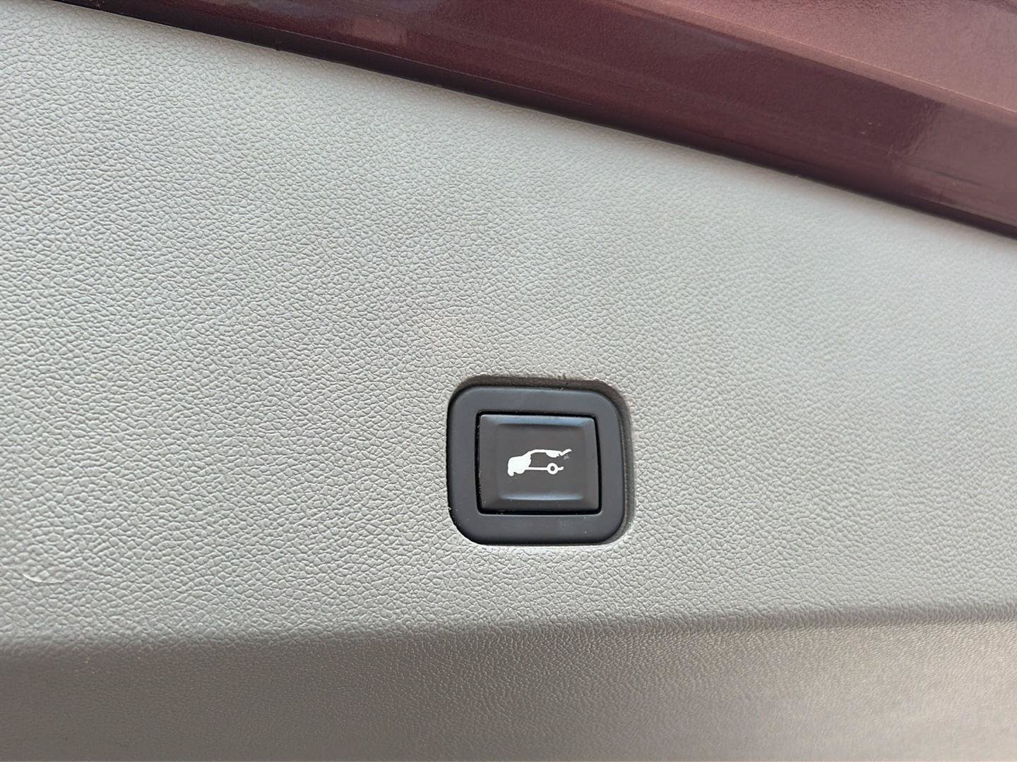 Used 2022 Cadillac XT6 Premium Luxury w/ LPO, Floor Liner Package AWD/4WD image 19