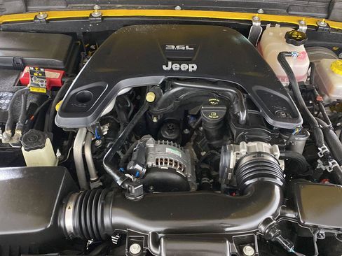 Used 2019 Jeep Wrangler Sport AWD/4WD image 15