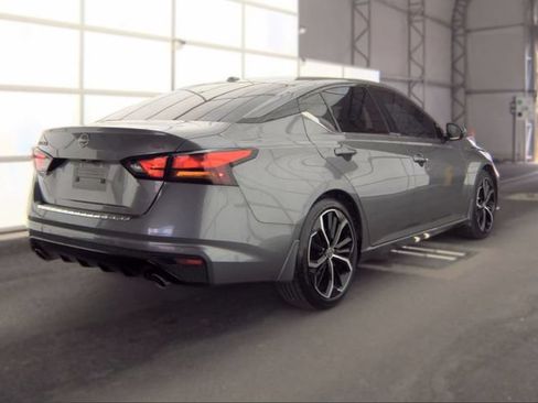 Used 2023 Nissan Altima 2.5 SR w/ SR Premium Package FWD image 3