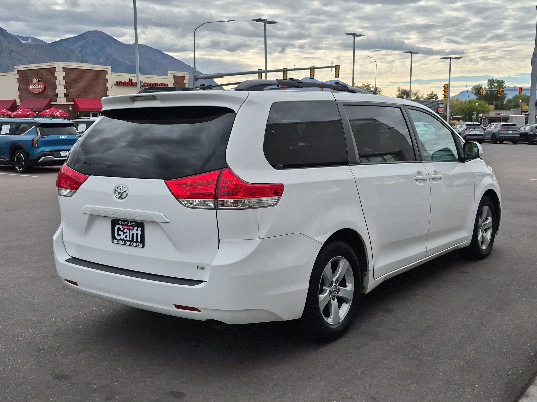 Used 2014 Toyota Sienna LE FWD image 3
