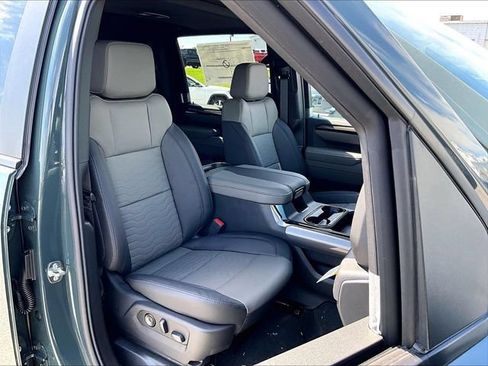 New 2026 Chevrolet Silverado 2500 ZR2 w/ LPO, Dark Essentials Package AWD/4WD image 26