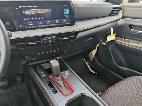 Certified 2026 Nissan Kicks SR FWD image 24