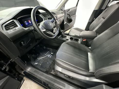 Certified 2022 Volkswagen Tiguan SE image 16