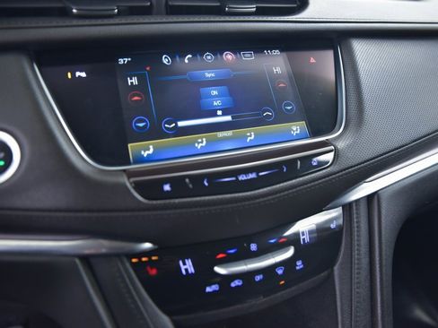 Used 2018 Cadillac XT5 Luxury w/ Driver Awareness Package image 19